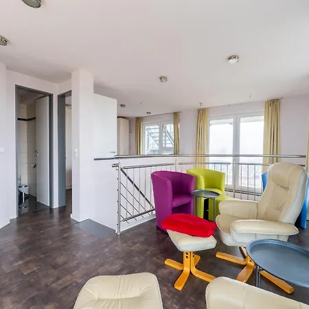 Liebevoll Eingerichtetes דירה *